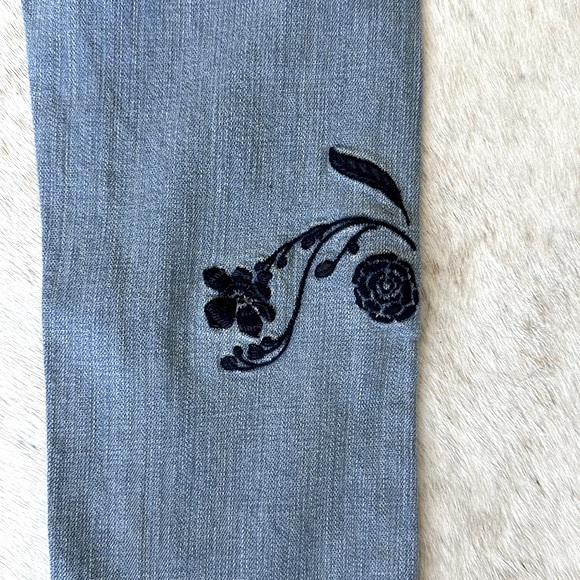 Pilcro Hyphen embroidered jeans - Picture 15 of 16